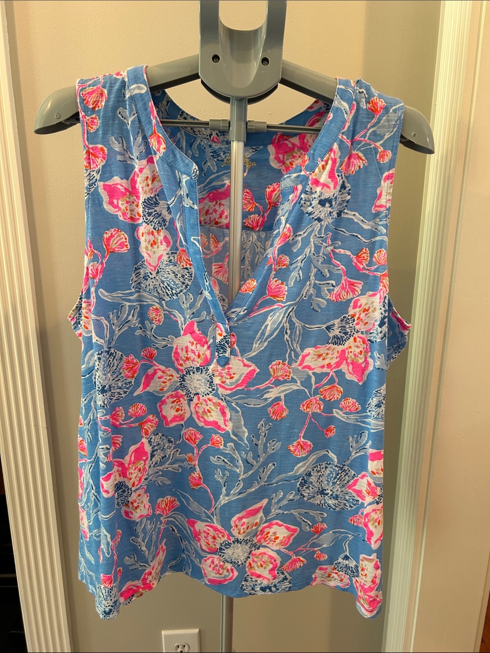 Lilly Pulitzer Blue Floral V-Neck Sleeveless Dev Top with Pink Accents